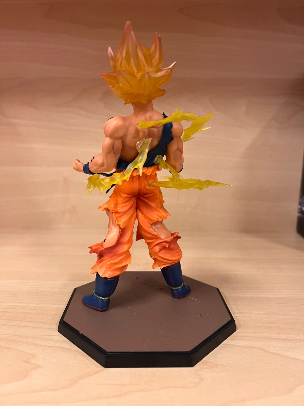 Goku Super Saiyan Anime Figure – Battle Aura Edition
