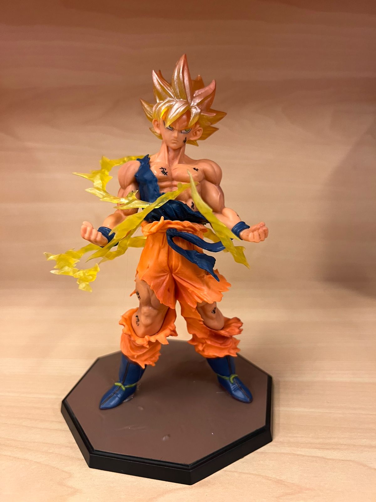 Goku Super Saiyan Anime Figure – Battle Aura Edition